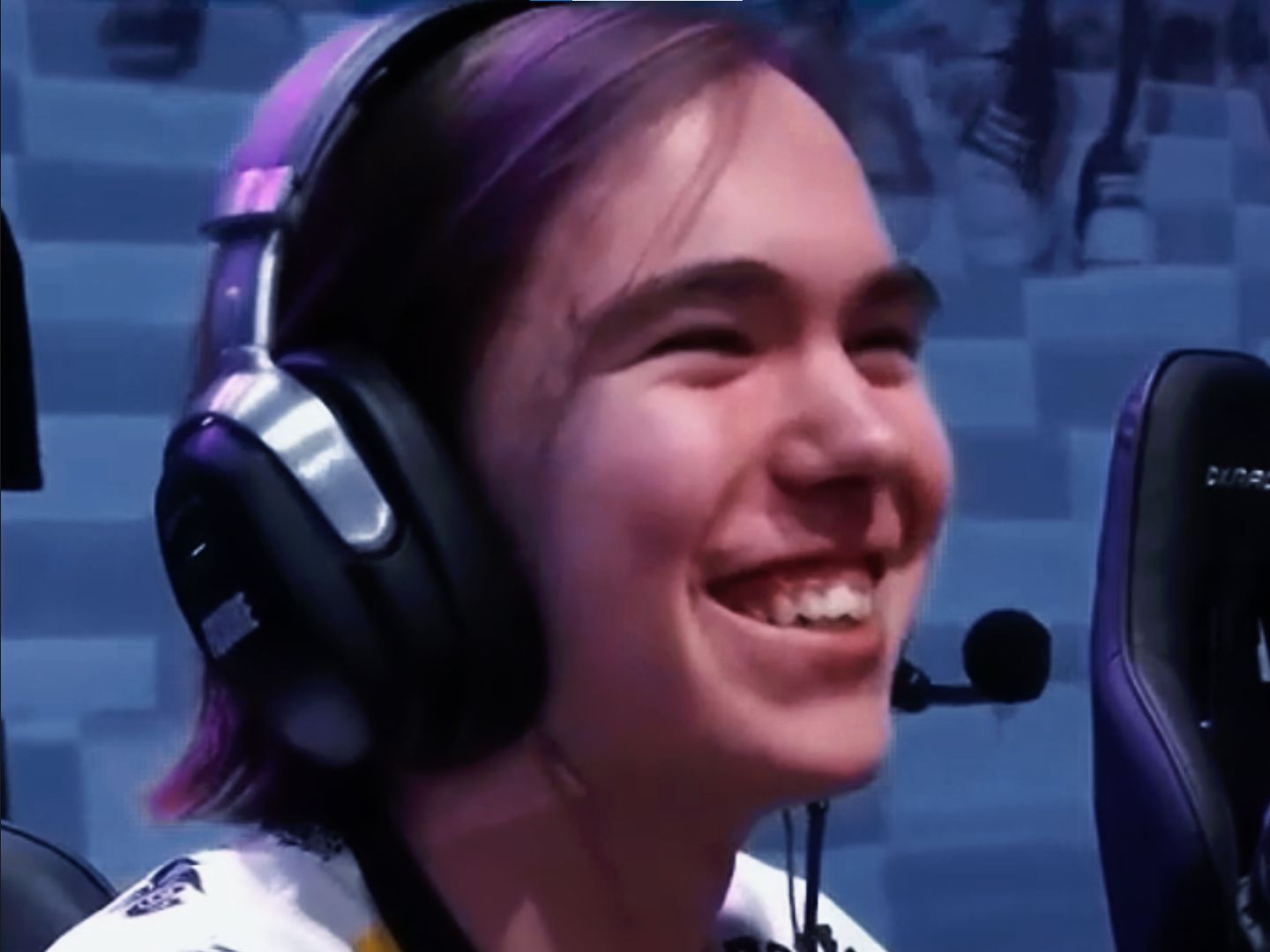 更反映了球 更反映了球